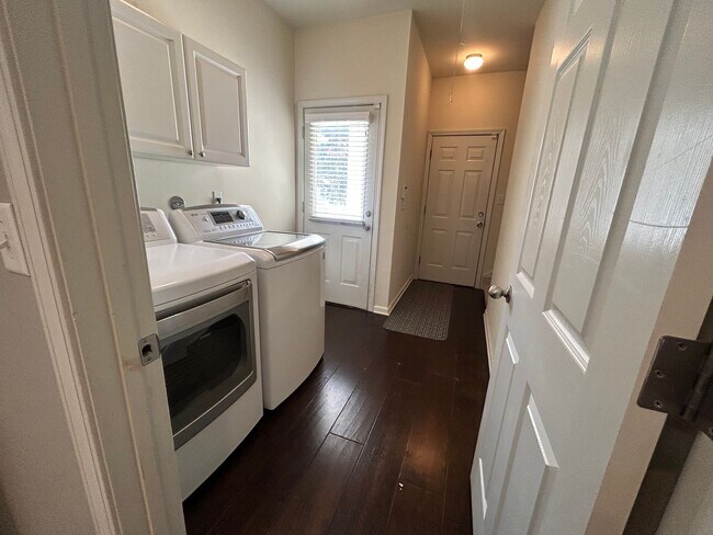 Building Photo - Gorgeous Harbor Island home! Includes all ...