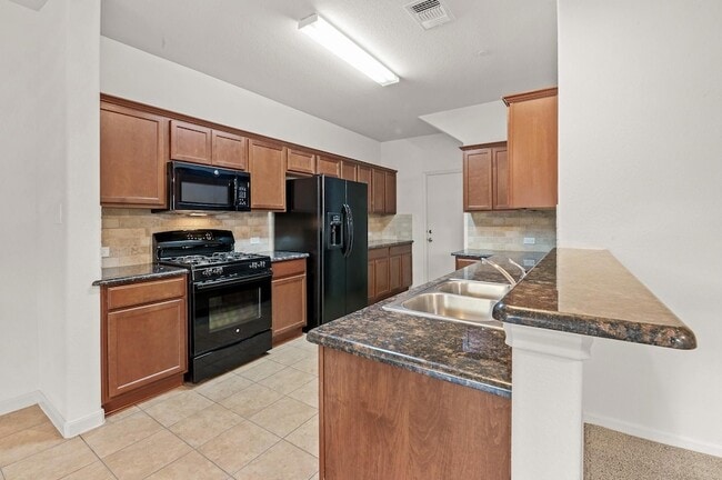 Building Photo - 1620 Bryant Dr