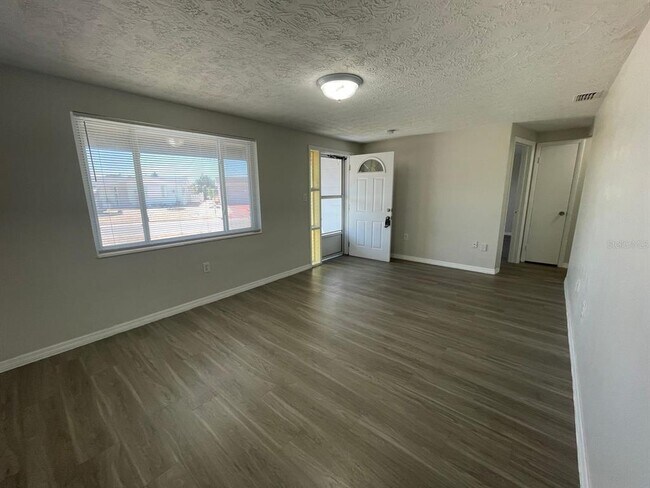 Building Photo - 5719 Silver Spur Dr