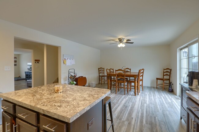Building Photo - 4 bedroom townhome