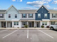 Building Photo - Townhome in Sneads Ferry