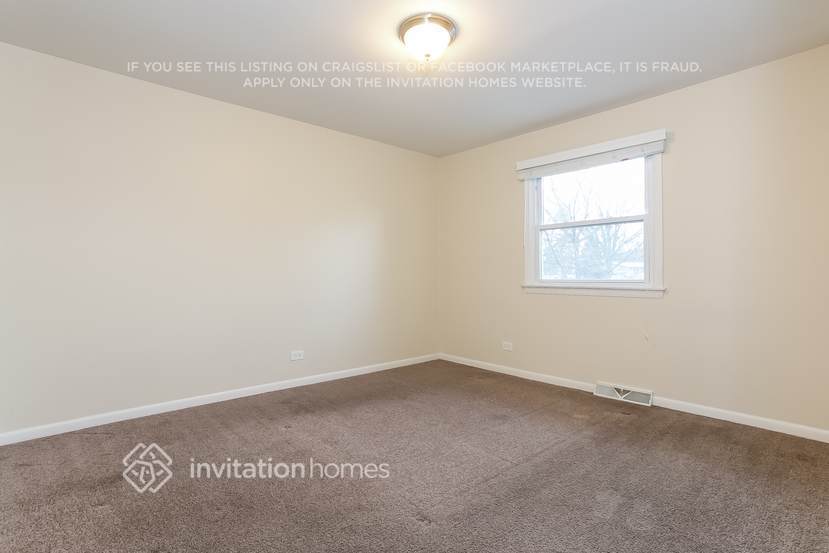 Building Photo - 825 W Manor Ct