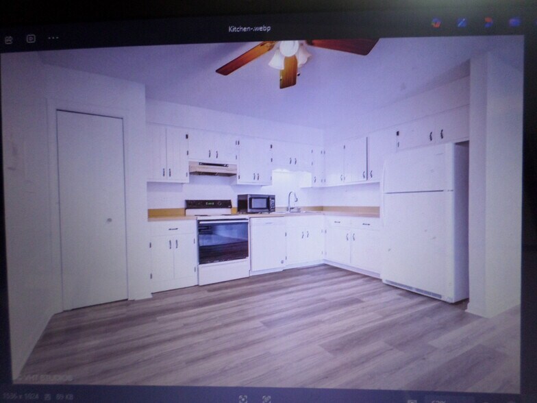 Building Photo - 222 Madison St