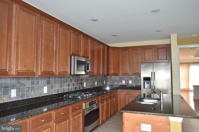 Building Photo - 2251 Oberlin Dr