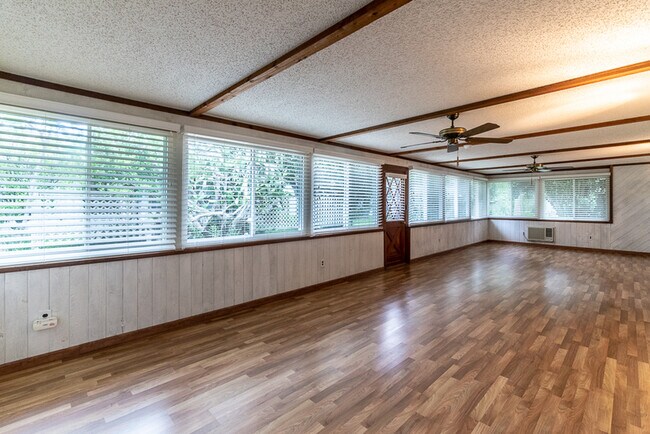 Building Photo - 10502 Linger Ln
