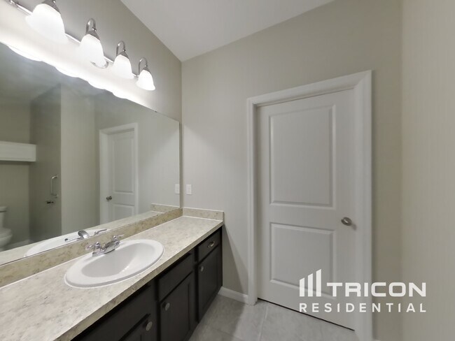 Building Photo - 2996 Neverland Dr