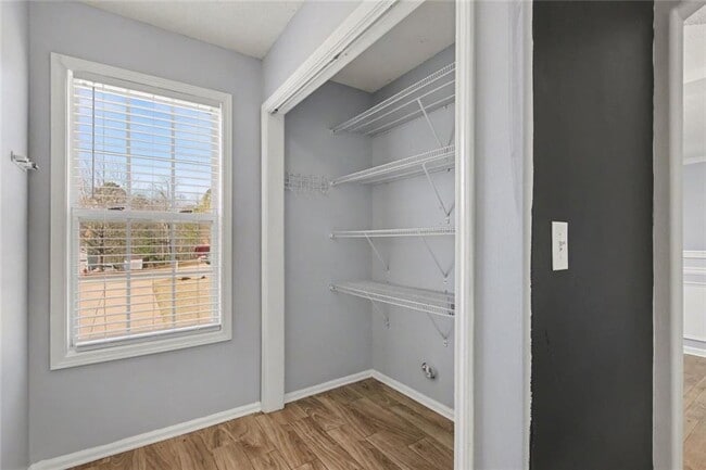 Building Photo - 843 Brandon Dr