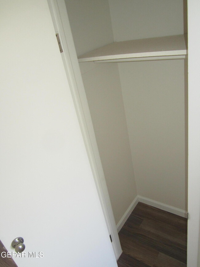 Building Photo - 305 Corvena Way