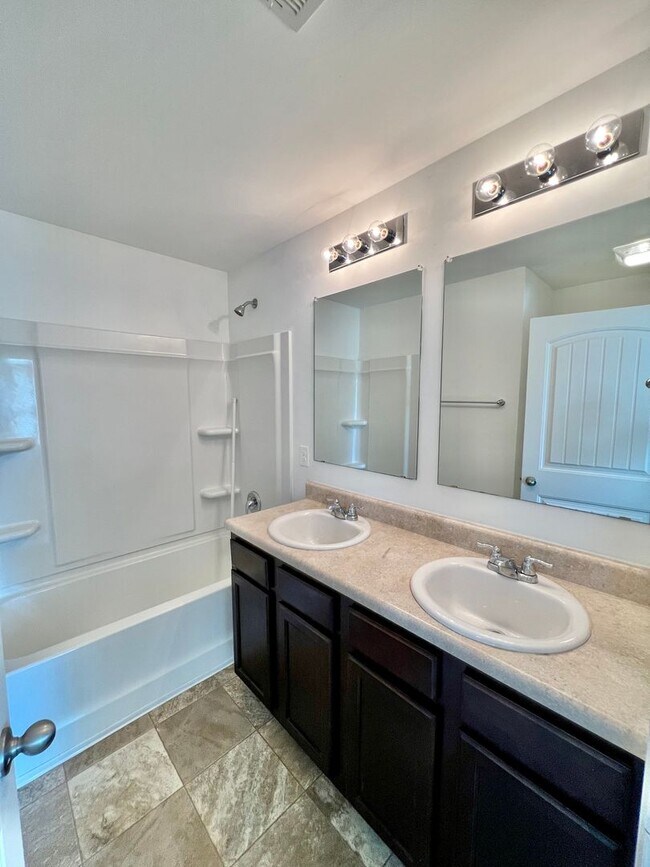 Building Photo - Home in Moundville, AL for Rent! COMING SOON!