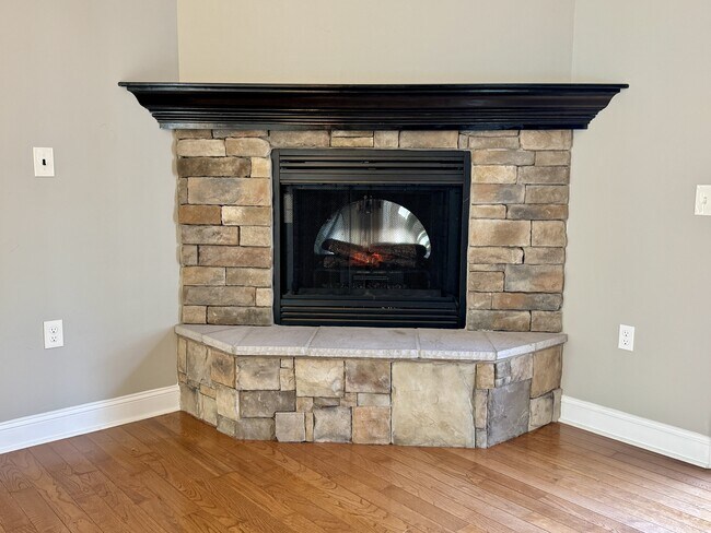 Building Photo - 513 Tanasi Cir
