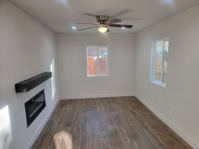 Building Photo - 7401 Valaria Dr