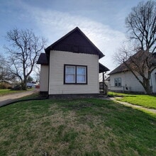 Building Photo - 2 Bedroom Eastside Home