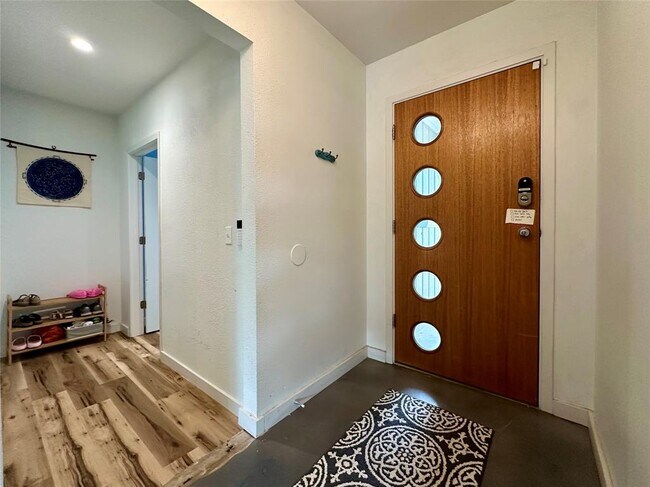 Building Photo - 2707 Ashdale Dr