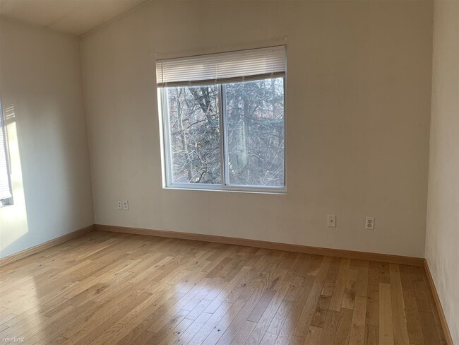 Building Photo - 1324 Knollwood Ave