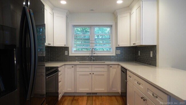 Building Photo - 52 Campfield Dr