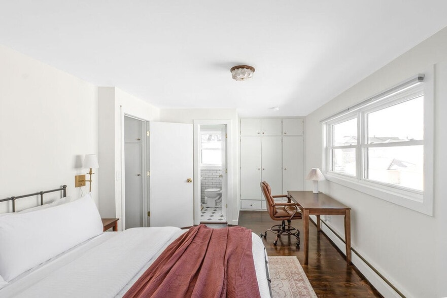 Building Photo - 202 S Henry St