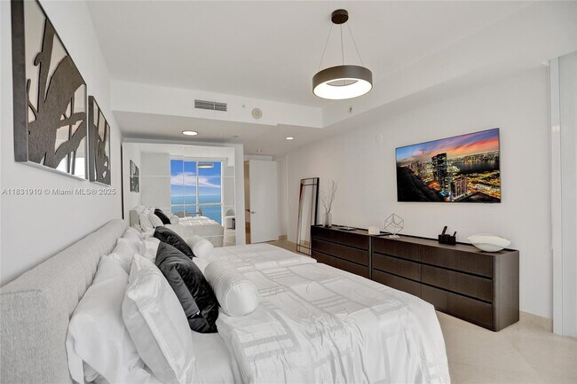 Building Photo - 18101 Collins Ave