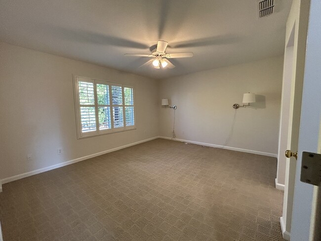 Building Photo - 248 Summer Grove Cir