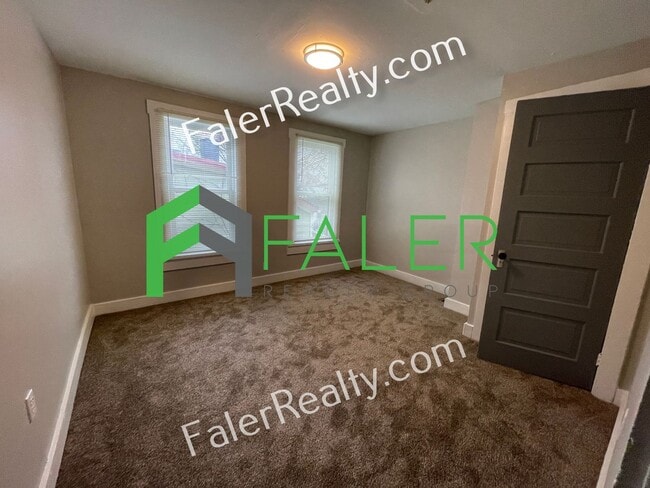 Building Photo - Beautiful South Park Home
