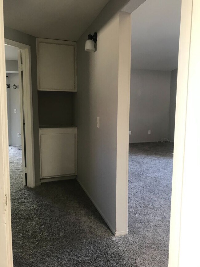 Building Photo - Colton Home in Cooley Ranch w/ Gardener Included