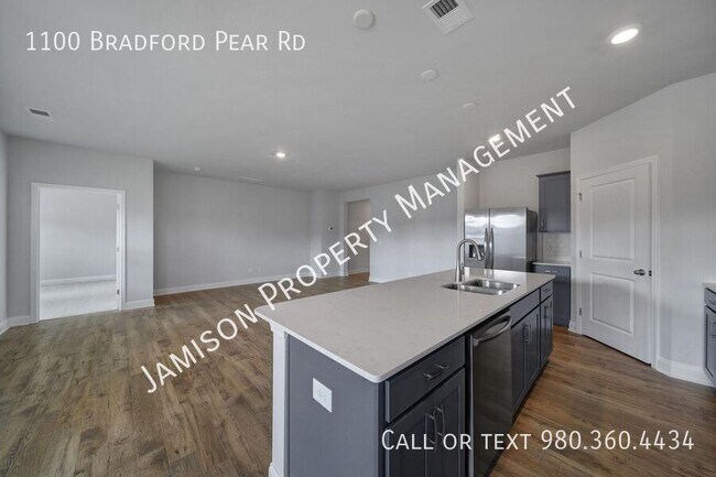 Building Photo - 1100 Bradford Pear Rd