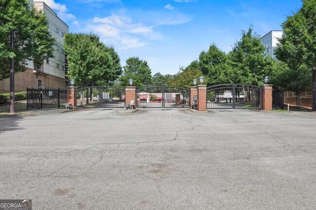 Building Photo - 898 Oak St SW