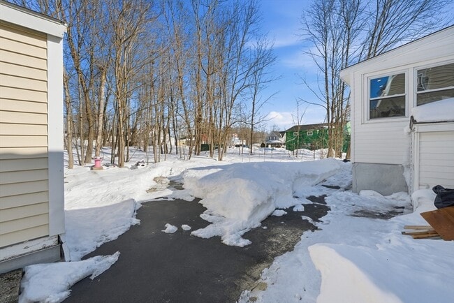 Building Photo - 11 Hillcrest Ave