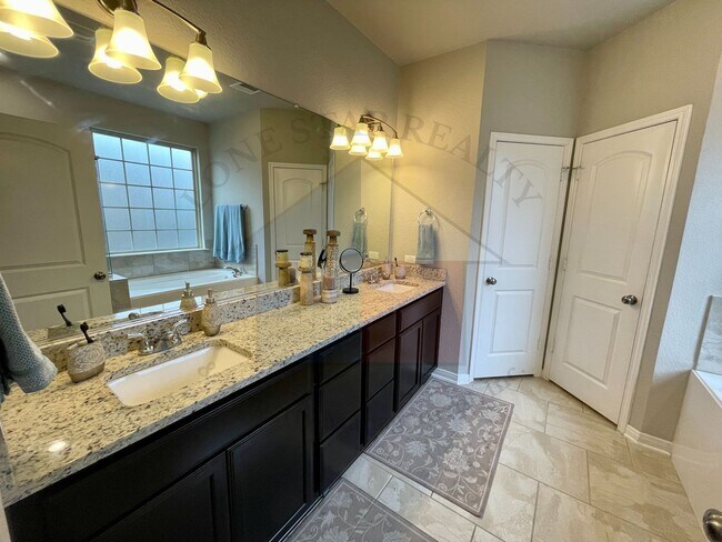 Building Photo - 1627 Neff Dr