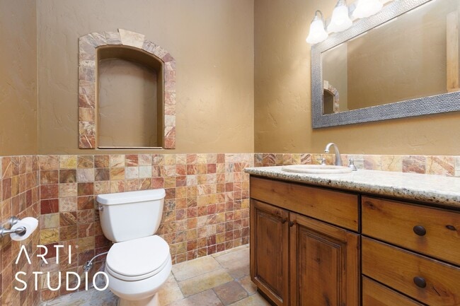 Building Photo - Beautiful 4 Bedroom, 3.5 Bath Home in Scenic