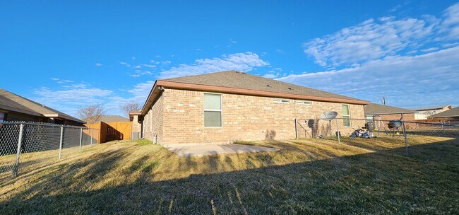 Building Photo - 3 Bed / 2 Bath Duplex - Bunny Trail Area - Text 201-231-7228