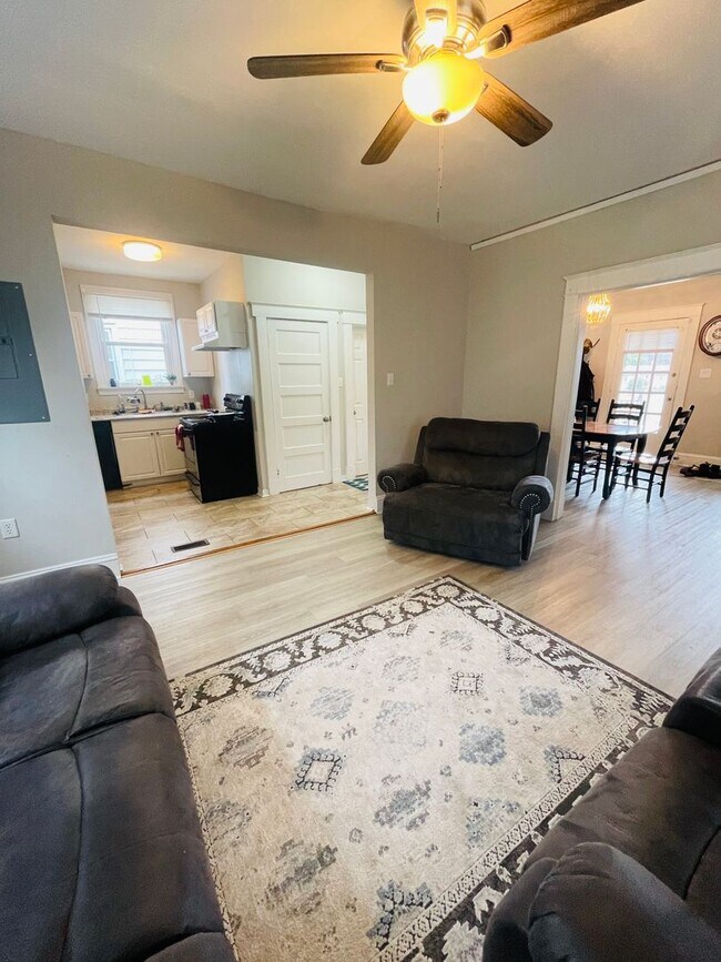 Building Photo - Beautifully Renovated 3bdrm/1.5bth Home Located in Richmond's North-side!