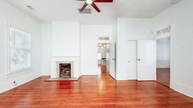 Building Photo - 123 W 41st St