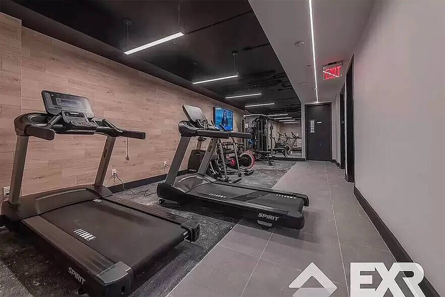 Building Photo - New HDTV room,  tons of natural light # 323