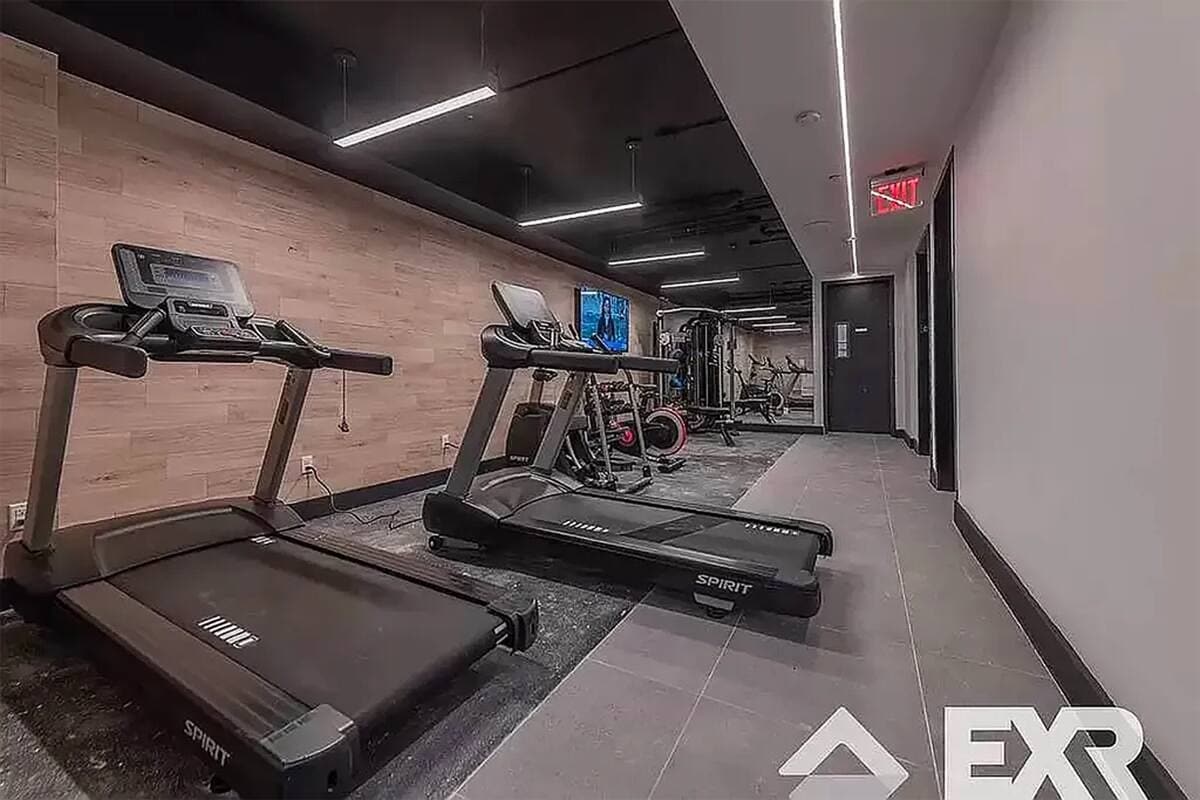 Building Photo - New HDTV room,  tons of natural light # 323