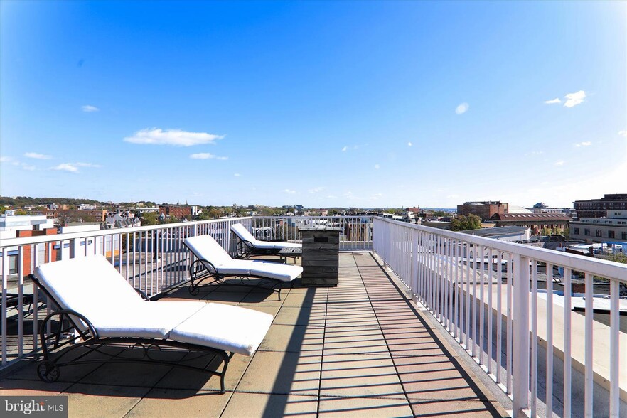 Roof deck - 1417 Newton St NW