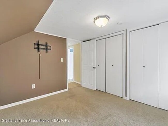 Building Photo - Move-In Ready 3 Bed, 2 Bath in Lansing (Section 8 Approved)