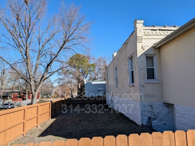 Building Photo - 227 Dover St