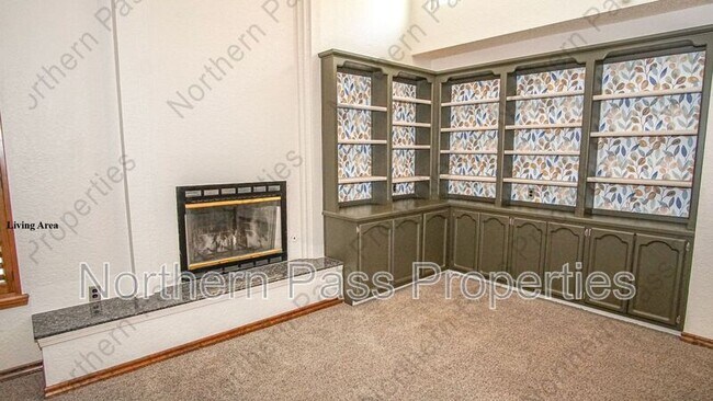 Building Photo - 612 Willow Glen Dr