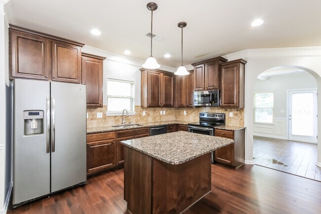Building Photo - Stunning 5 Bedroom Home in Grovetown, GA