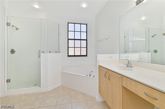 Building Photo - 14760 Pinnacle Pl