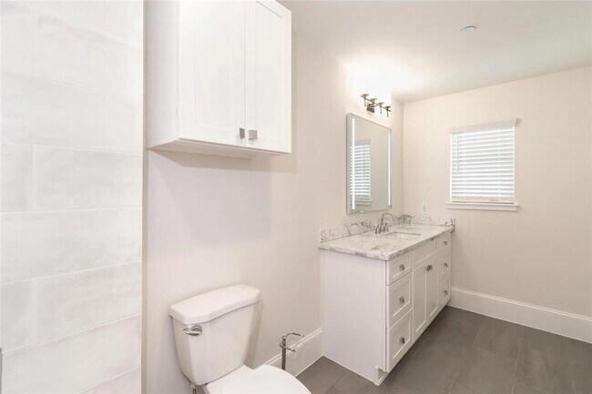Building Photo - 3821 N Braeswood Blvd
