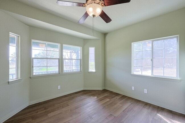 Building Photo - 5BR Home in Ramona Country Estates with Pool & Views