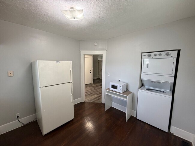 Building Photo - 2841 N 45th St