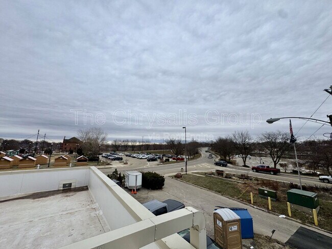 Building Photo - 209 W Main St