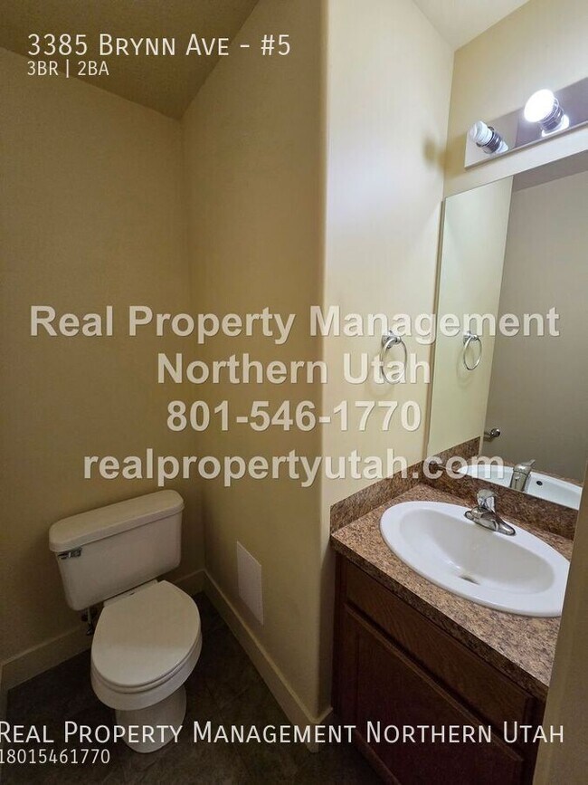 Building Photo - 3385 S Brynn Ave