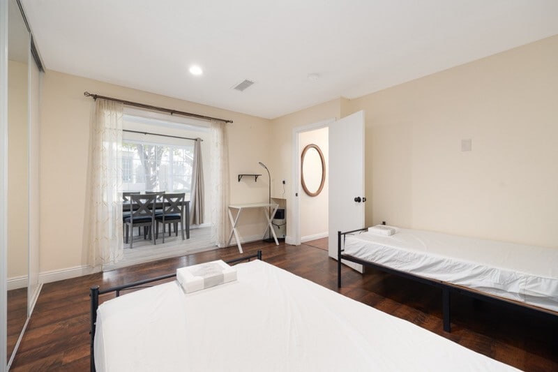 Building Photo - 2404 Manzana Way