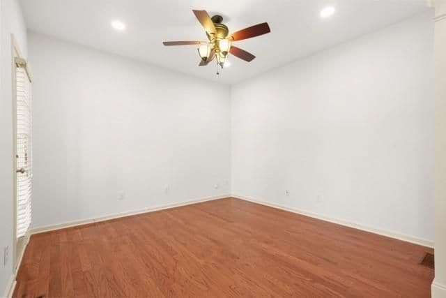 Building Photo - 585 Marylebone Dr