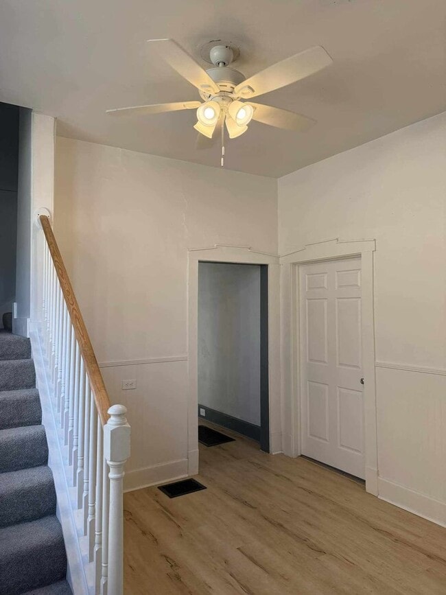 Building Photo - MASSIVE 4 bedroom, 2 bathroom house. RENOVATED