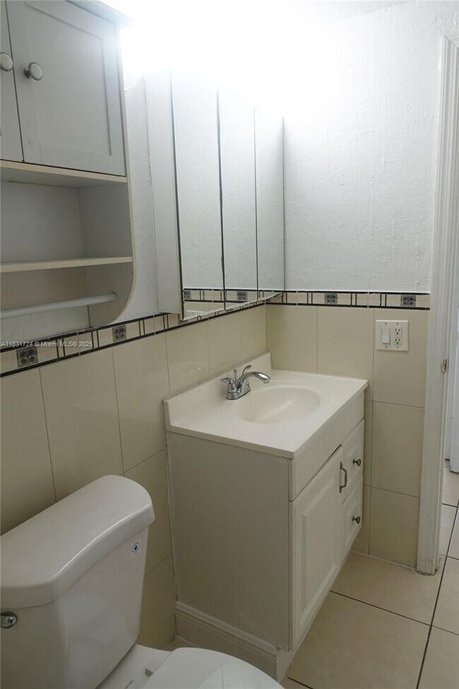 Building Photo - 495 NW 72nd Ave