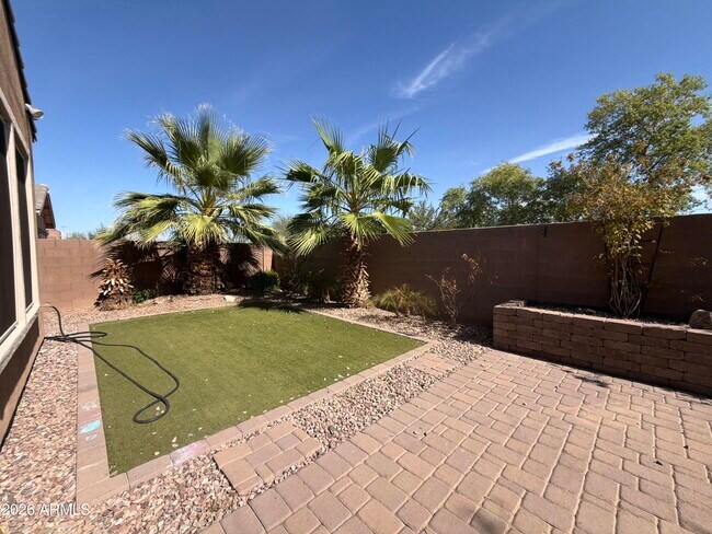 Building Photo - 15959 W Cameron Dr